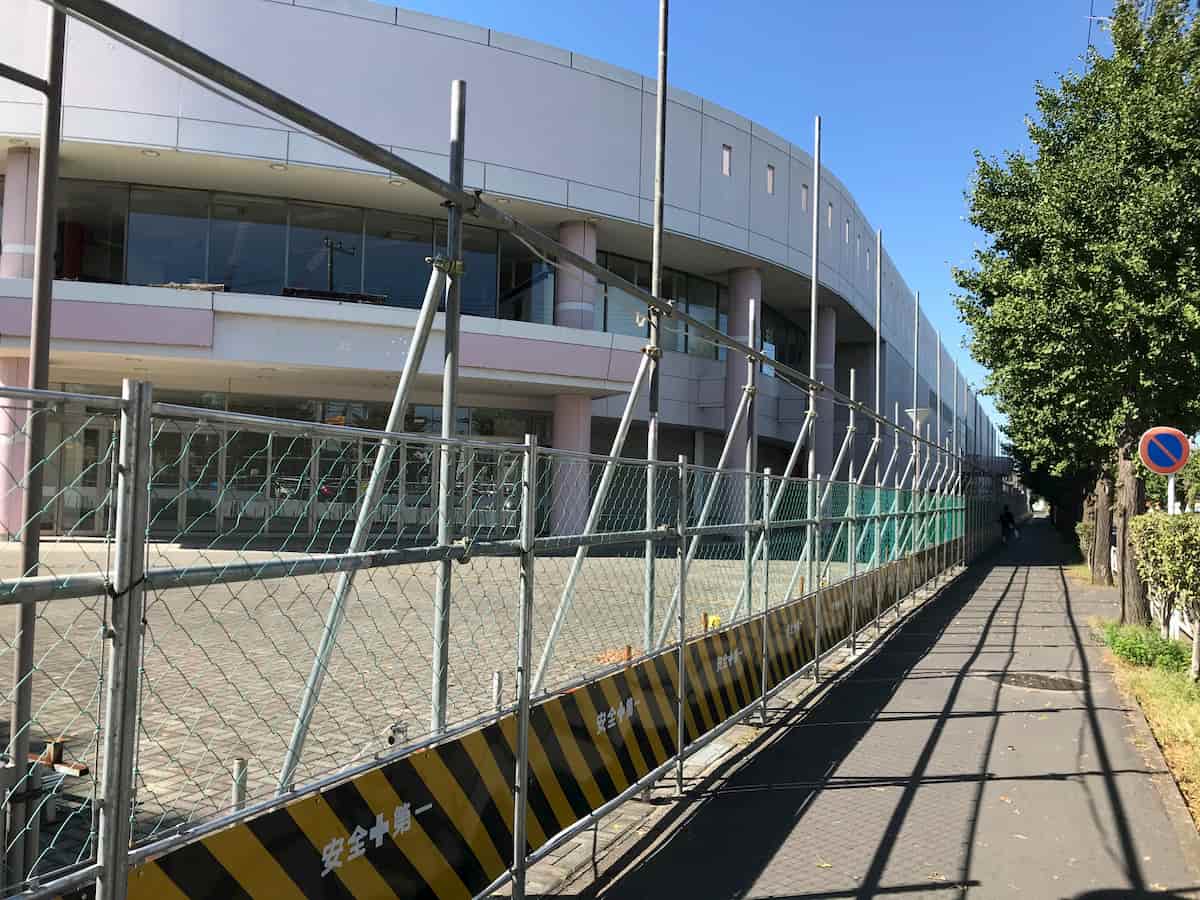 「イトーヨーカドー 上福岡東店」周辺に設置されているフェンス