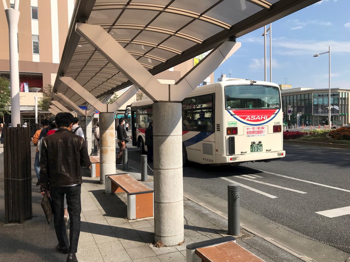 鴻巣駅東口のバス乗り場